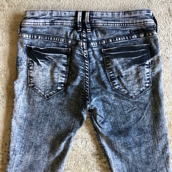 Bebe Mineral Washed Skinny Jeans - Picture 5 of 6